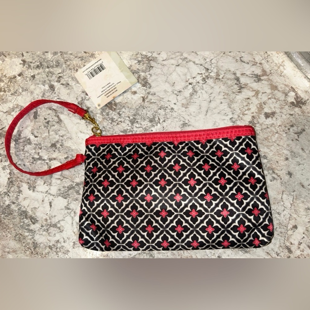 Contents Wristlet Costmetic bag NWT